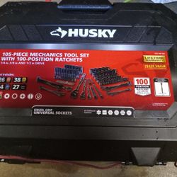 New, husky 105 piece mechanic tool set, Never Opened 