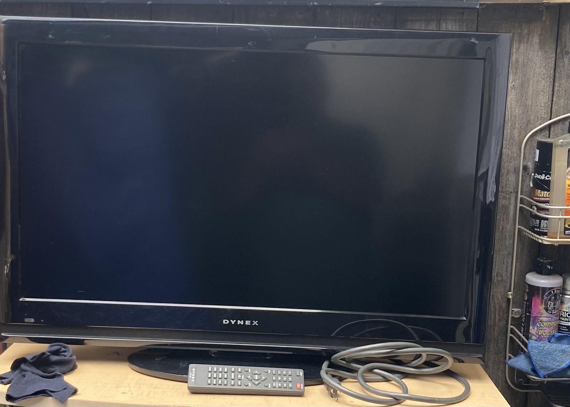 32inch DYNEX LCD Tv With Remote Control