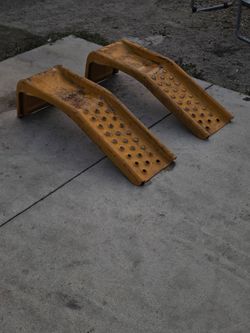 Heavy duty maintenance steel ramps for vehicles