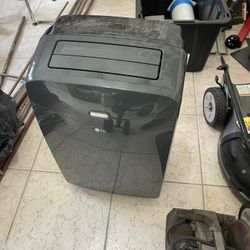LG Portable AC With Remote And Dehumidifier Option.