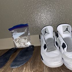 Jordan 4 size 13 Military black Slightly worn.