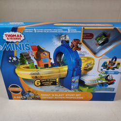 Thomas and Friends Minis Boost 'N Blast Stunt Set w Exclusive Mini