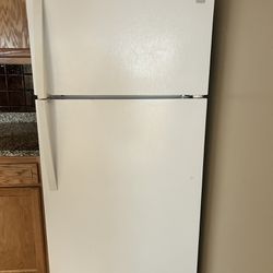 Kenmore refrigerator - Top Freezer 