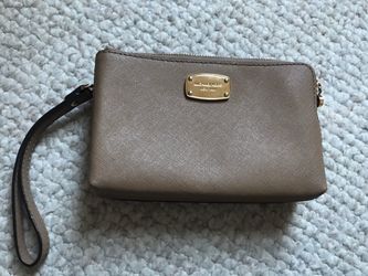 Michael Kors wristlet