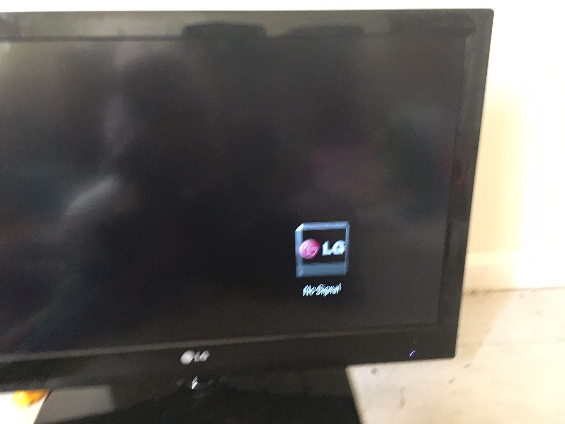 32” LG TV