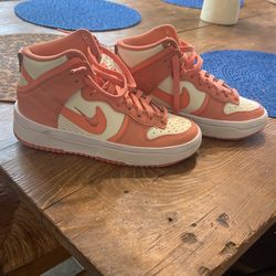 Size 6.5 Like-New Nikes