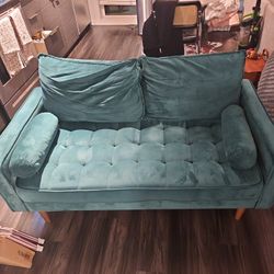 Homesquare Green Kingway Velvet Loveseat 