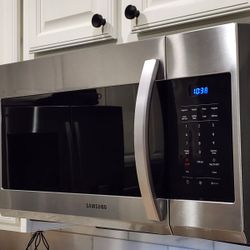 Samsung 30 in. W 1.7 cu. ft. Over the Range Microwave in Fingerprint Resistant Stainless Step 