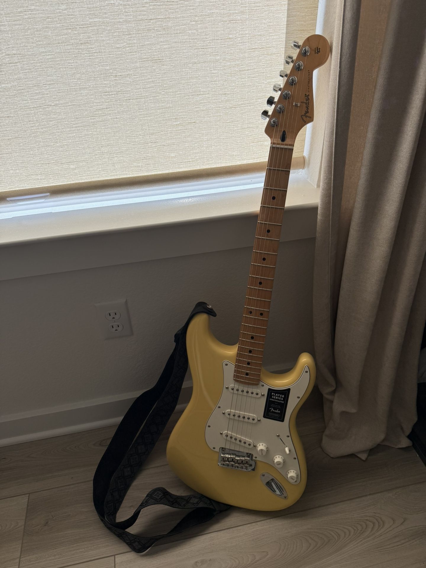 Fender Player Stratocaster - Buttercream with Maple Fingerboard