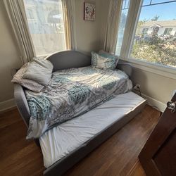 Trundle Bed Daybed Twin - Great Condition 