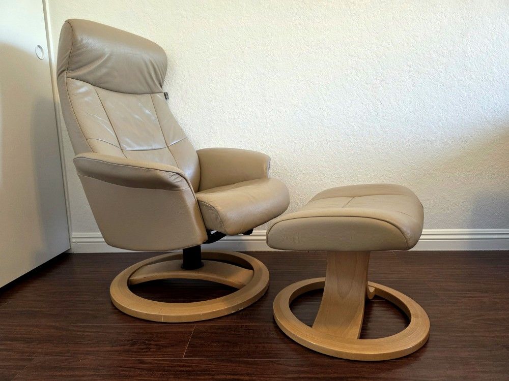 Nordic Recliner with Ottoman (IMG)