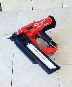Milwaukee 18V FUEL Framing Nailer 21 degrees