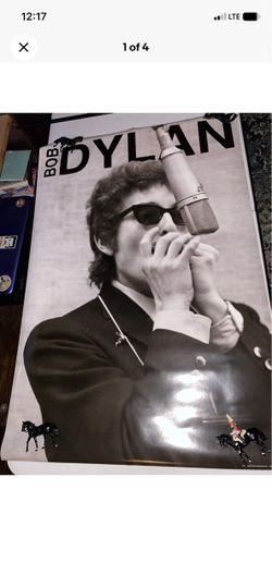 BOB DYLAN YOUNG BOB PLAYING HARMONICA INTO MICROPHONE sony harmonica 2012