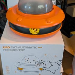 UFO cat Automatic Feeding Toy 