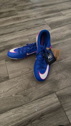 Soccer shoes