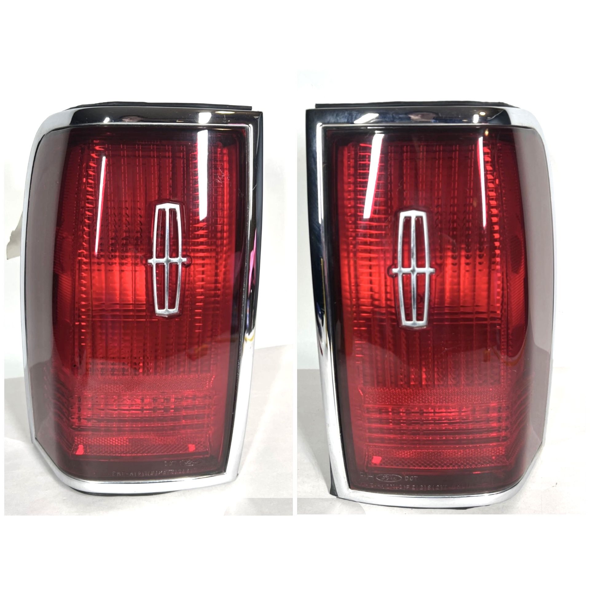 1995 thru 1997 LINCOLN TOWN CAR OEM Right Passenger TAIL LIGHT Recessed BADGE EMBLEM