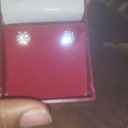 1 CT VVS earrings 
