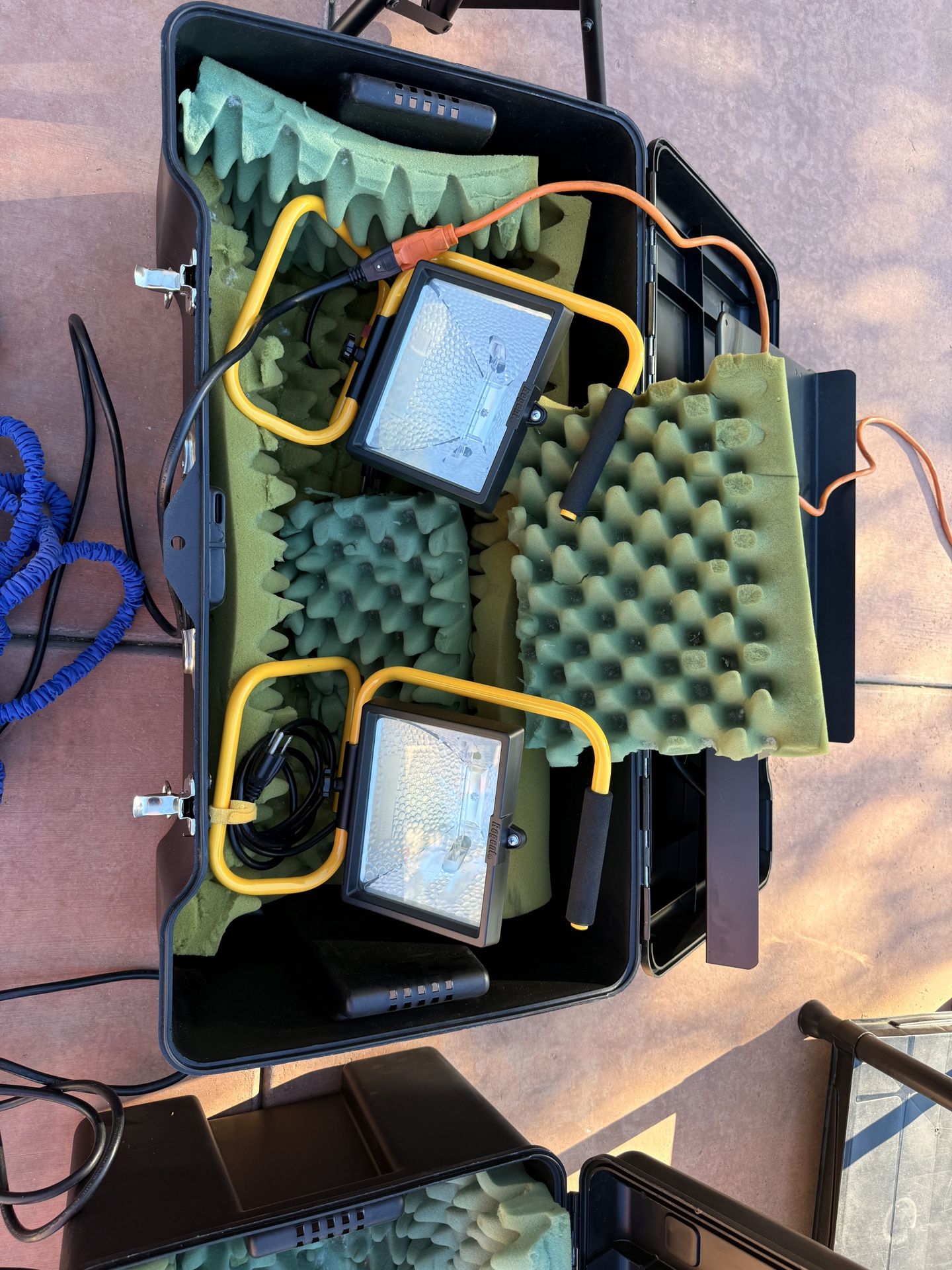 2 Worklights With Tripods