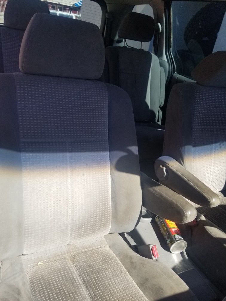 2004 Mazda MPV