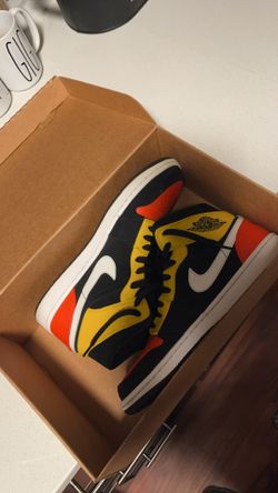 Jordan 1 Mid Sz 9 