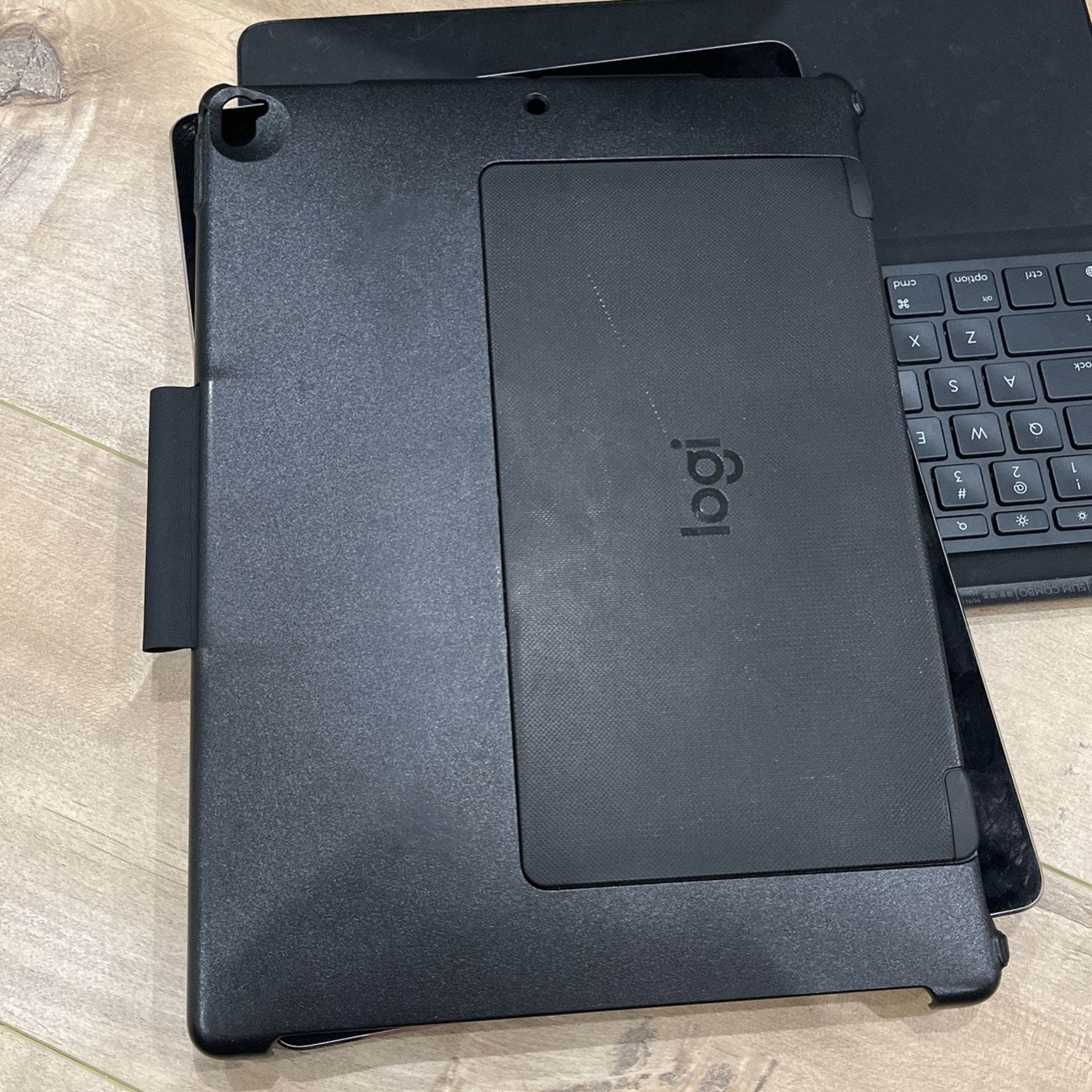 LOGI iPad 12’9 Keyboard Slim Combo