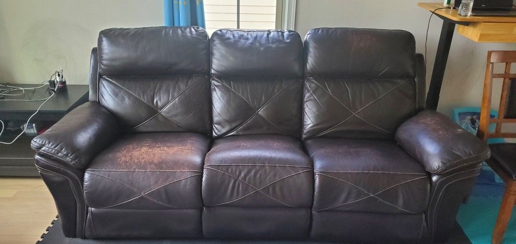 Manual Reclining Sofa
Dimensions
92 Inch Length
24 Inch One Seat
27 Inch seat height