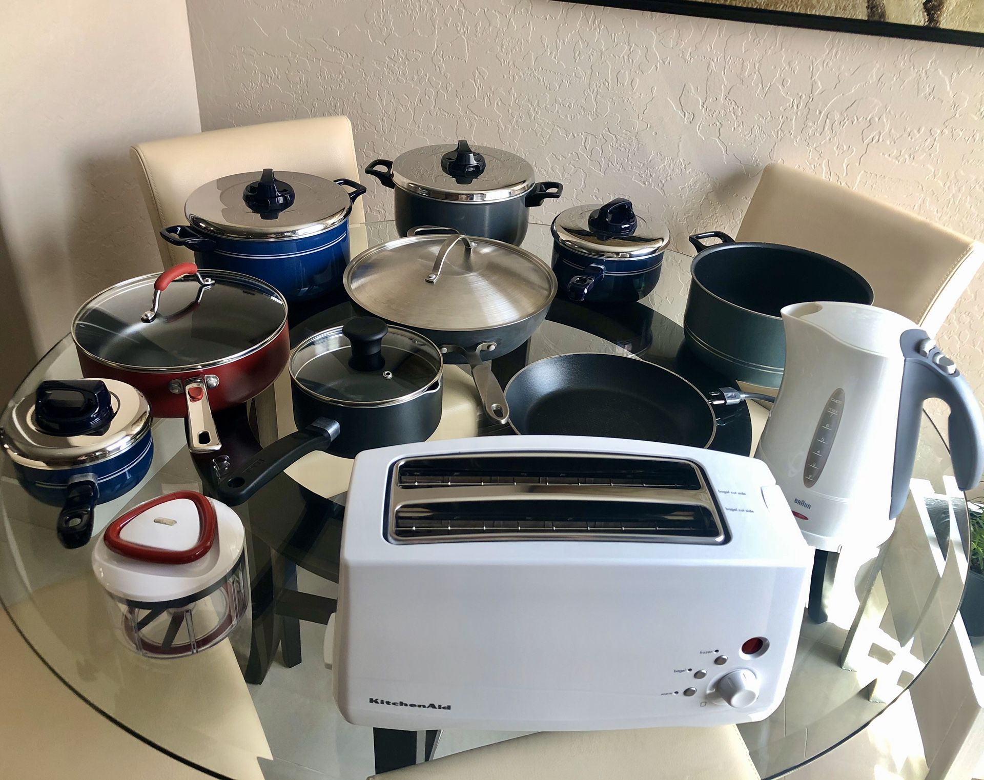Miscellaneous pots, pans, toaster, kitchen stuff...