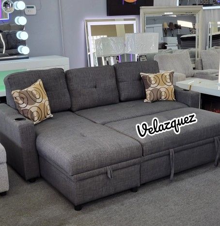 ✅️✅️Convertible Sectional
Reversible Convertible Sectional W/Cup Holders & Storage✅️✅️