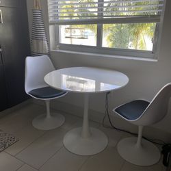 White Round Tulip Base Table & Chairs