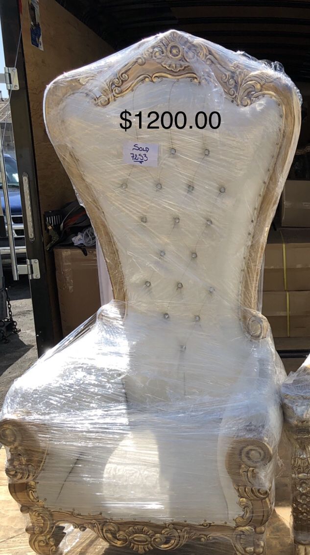 Queen throne chair