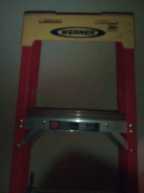 Werner 6' foot fiberglass ladder NEW