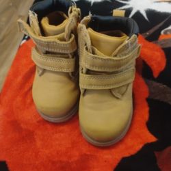 Cute Little Boots Worn 2 Times Size 4