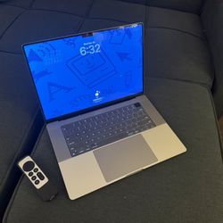 16” MacBook Pro M2 Pro 16GB 512GB SSD + AppleCare+ to July 2026