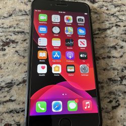 iPhone 7 Plus 128GB UNLOCKED W/ New Charger And Tempered Glass Screen Protector 