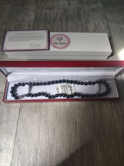 Black pearl necklace