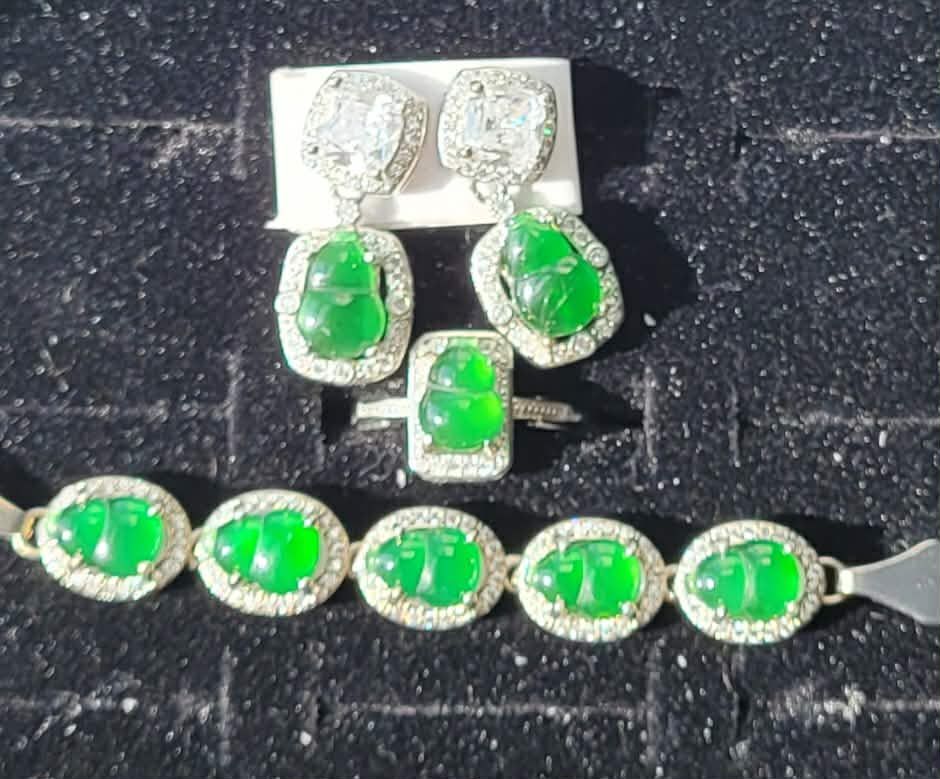 Burma A jade set