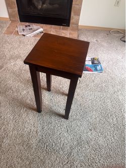 Free end table
