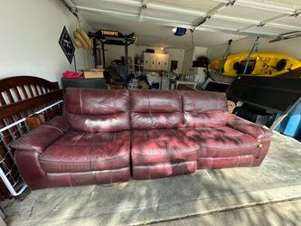 Recliner couch/sofa
