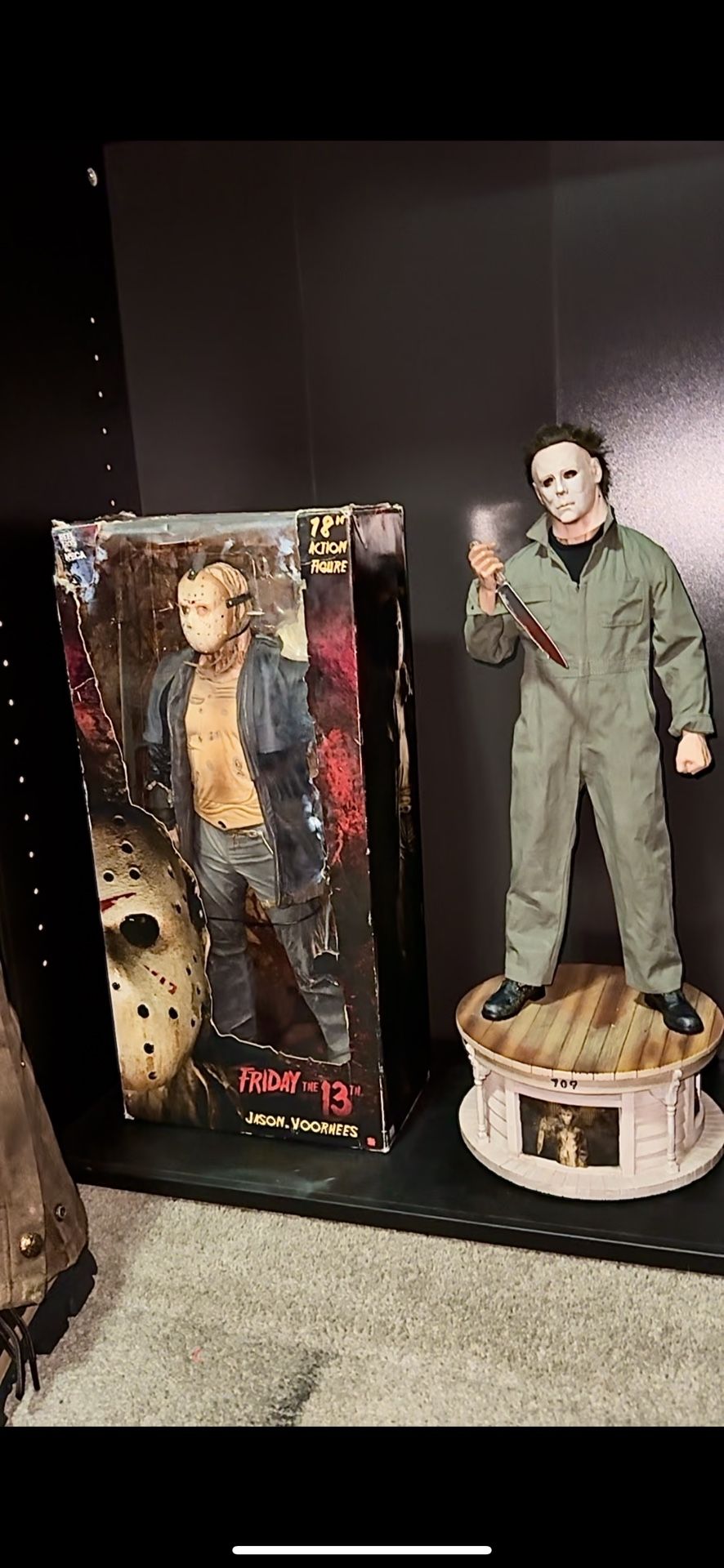 SIDESHOW 1:4 SCALE MICHAEL MYERS STATUE ( ONE KNIFE BROKE BUT WAS FIXED BOX NEW INCLUDED