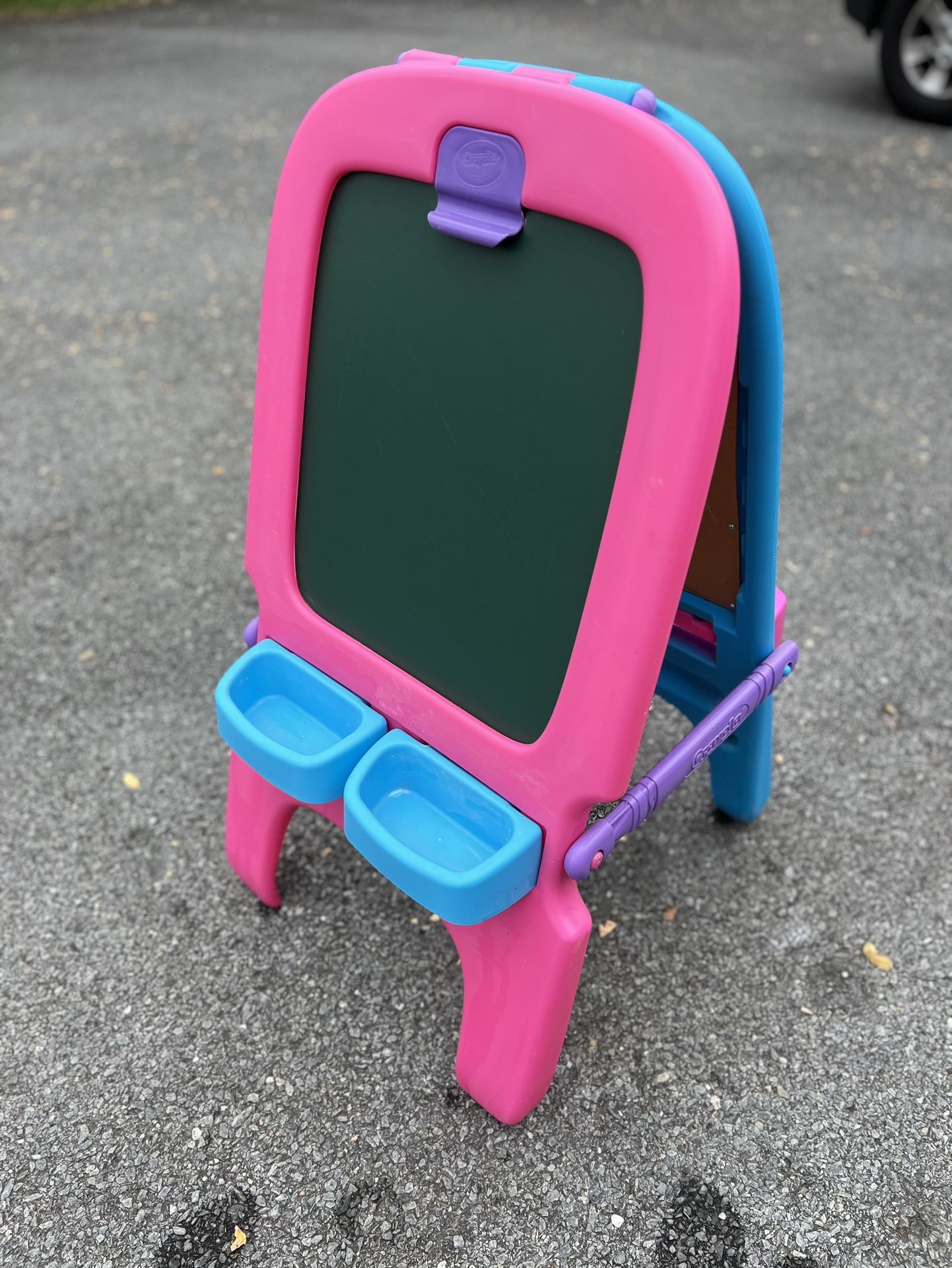 Kids Crayola 2 in 1 Chalkboard and Whiteboard Stand