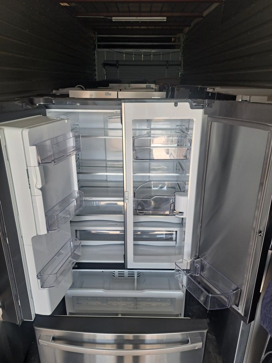 Refrigerators for sale new never use my house Scratches or din