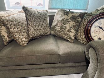 Used exclusively nice living room set