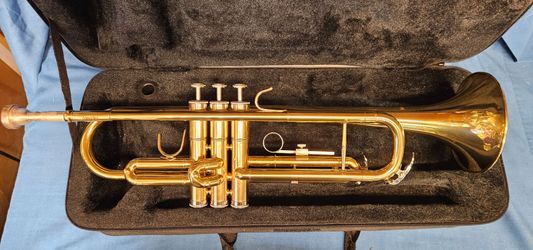 MENDINI TRUMPET WITH PADDED CASE