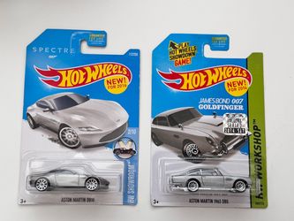 Hot Wheels James Bond 007 Aston Martin 2-Pack