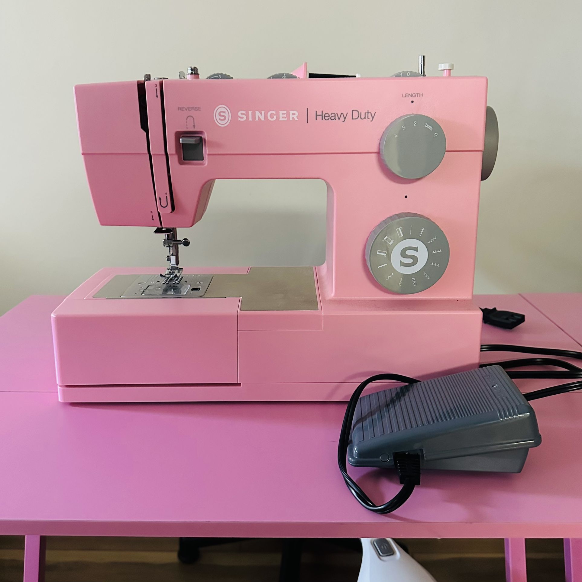 SINGER® Heavy Duty 4411 Pink Sewing Machine