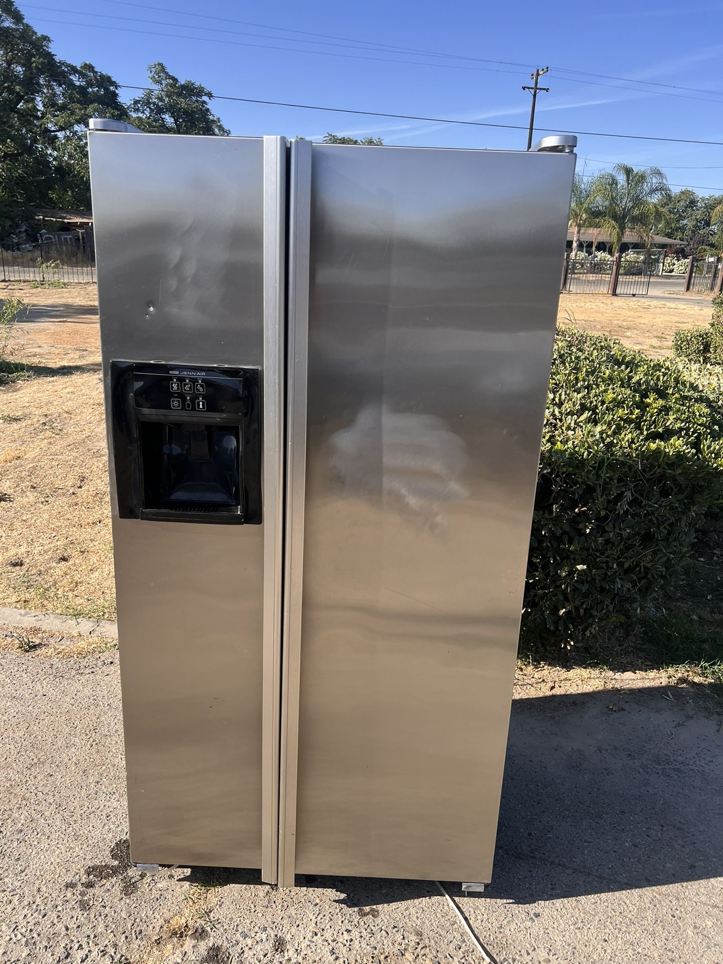 Refrigerator