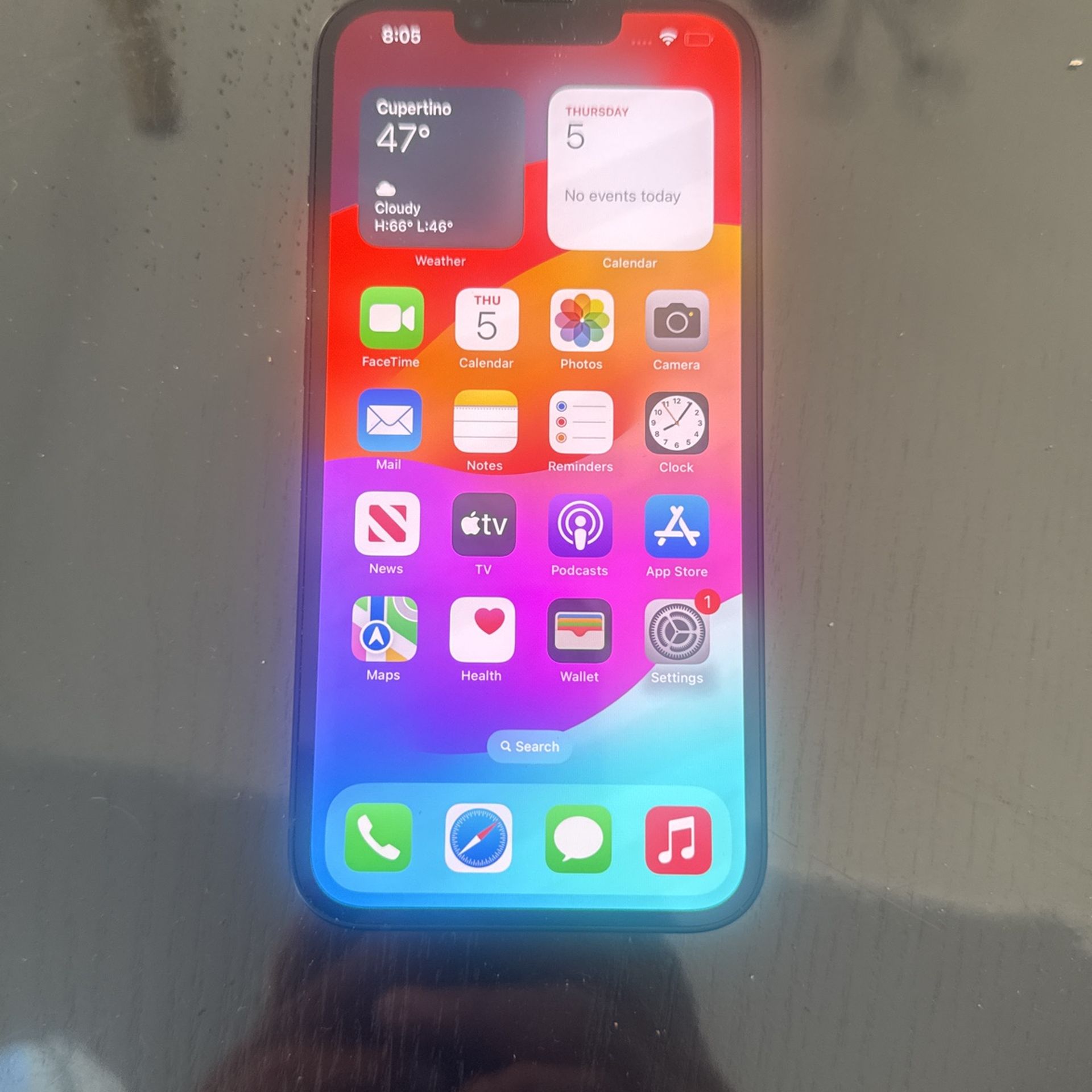 IPHONE 13 128gb Blk unlocked, Excellent condition , 100 percent battery