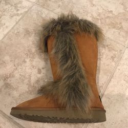 UGGS size 8-9 female boots brand new