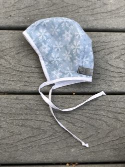 Baby snowflake bonnet/hat