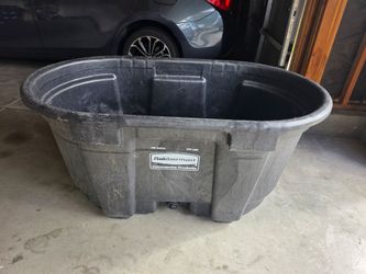 Rubbermaid Commercial Products 100 Gallon Stock Tank